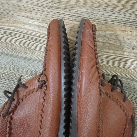 Minnetonka Leather Lightweight Slouchy Lace Up Moccasin Shoes - Picture 11 of 14